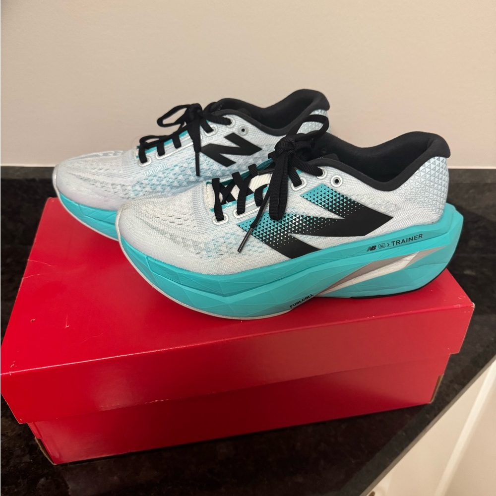 New Balance FuelCell SuperComp Trainer v3